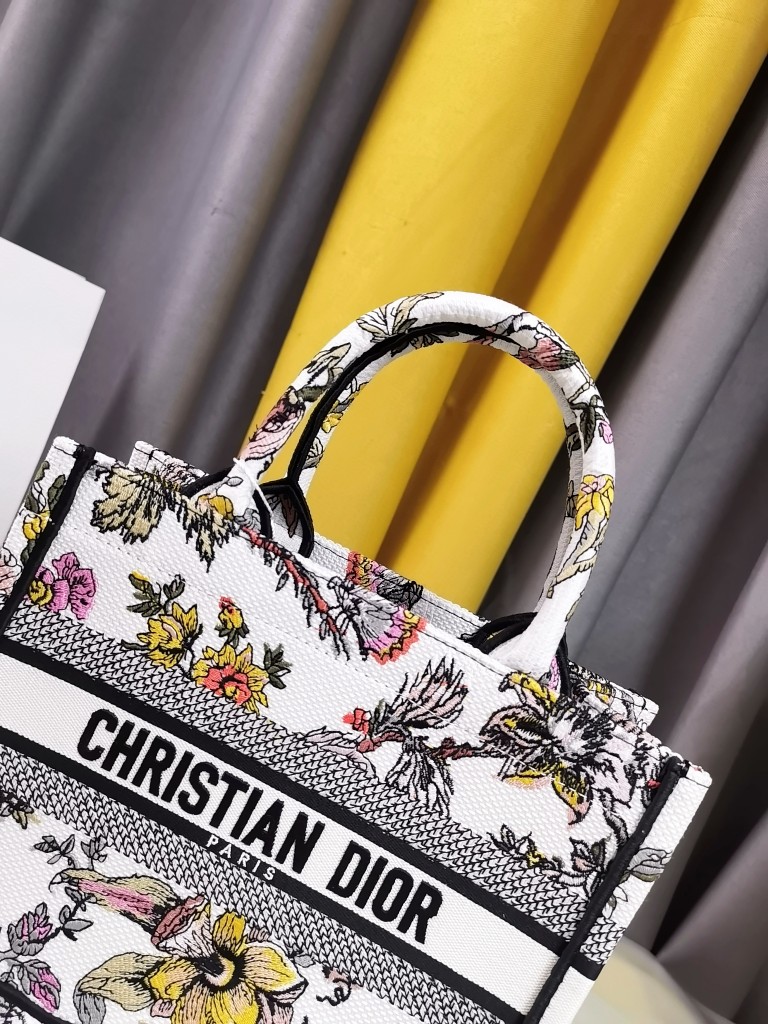 Christian Dior Shopping Bags